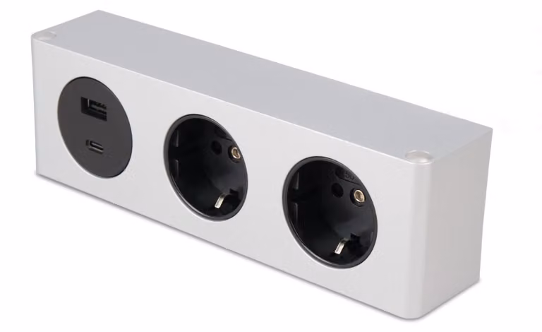 Ciabatta multipresa con 3 prese, 2 prese da 230V e connettori USB A/C, colore argento