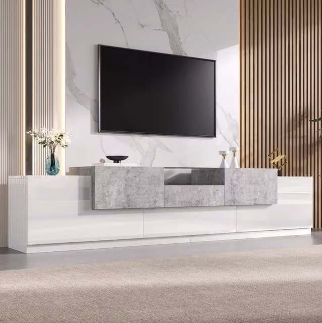 Mobile TV in legno composito PB+MDF, bianco lucido e pannelli grigio cemento, con ante laterali, cassetto centrale e ripiano in vetro temperato
