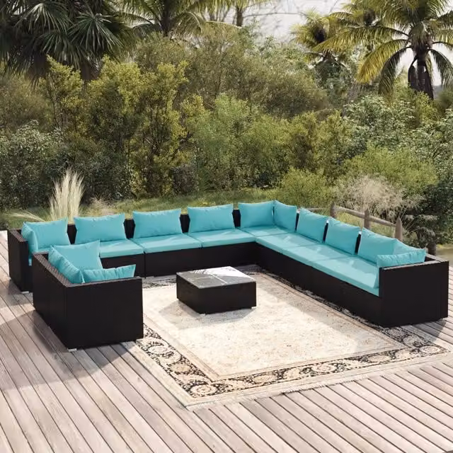 Set da giardino moderno vidaXL composto da 12 pezzi con divano a L, tavolino da caffè e cuscini blu e neri con struttura in metallo e rattan