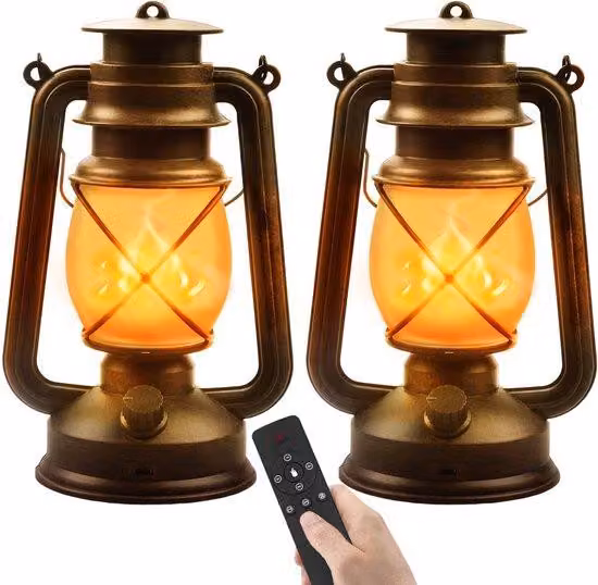 Set di 2 lanterne LED vintage Unyqoos®, finitura in ottone anticato, 4 modalità di luminosità regolabili ed effetto fiamma, telecomando, ricaricabili tramite USB-C (1200 mAh, fino a 30 ore), grado di protezione IP44, materiale: ferro/ABS