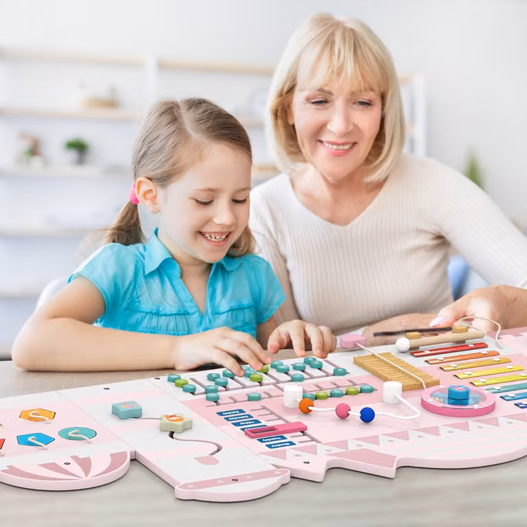 Pannelli da attività Montessori Costway 11 in 1 in legno multicolore e rosa per la sala giochi dei tuoi bambini
