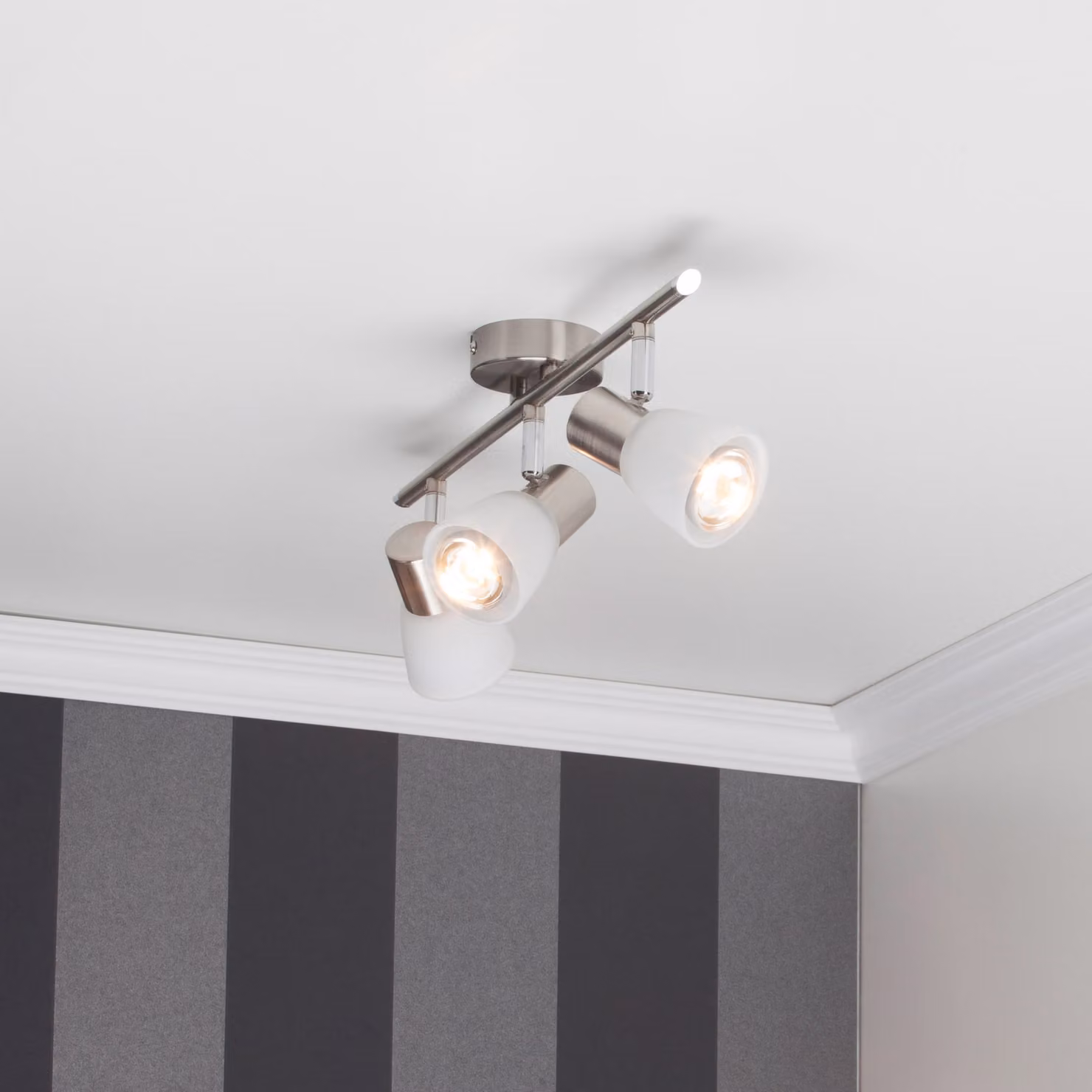 BRILLANTE tubo spot Luca | intramontabile faretto da soffitto | metallo/vetro | cromo/bianco | orientabile | 3x E14 max. 40 W