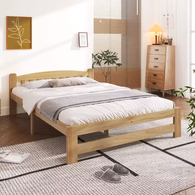 Letto matrimoniale 140x200 in legno massello con testiera e rete a doghe; colore naturale