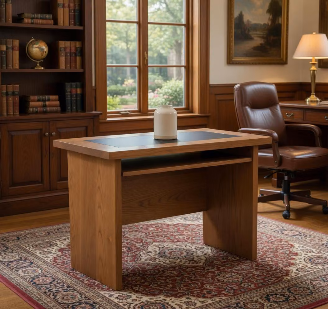 Scrivania da computer di design in legno con piano nero