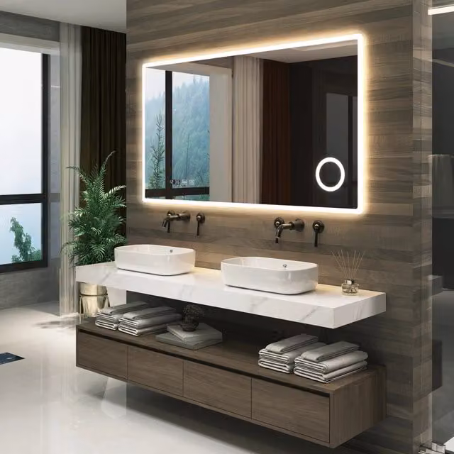 Specchio da parete LED Racale pro.tec con cornice bianca, moderno e dimmerabile, L: 100 cm, H: 70 cm