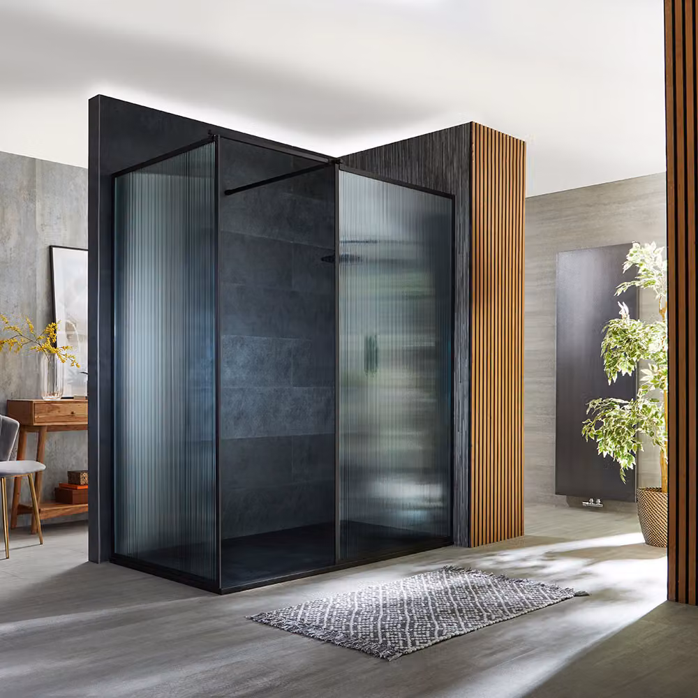 Box Walk-In Angolare Vetro Scanalato Nero Con Piatto Bianco 1100x700mm