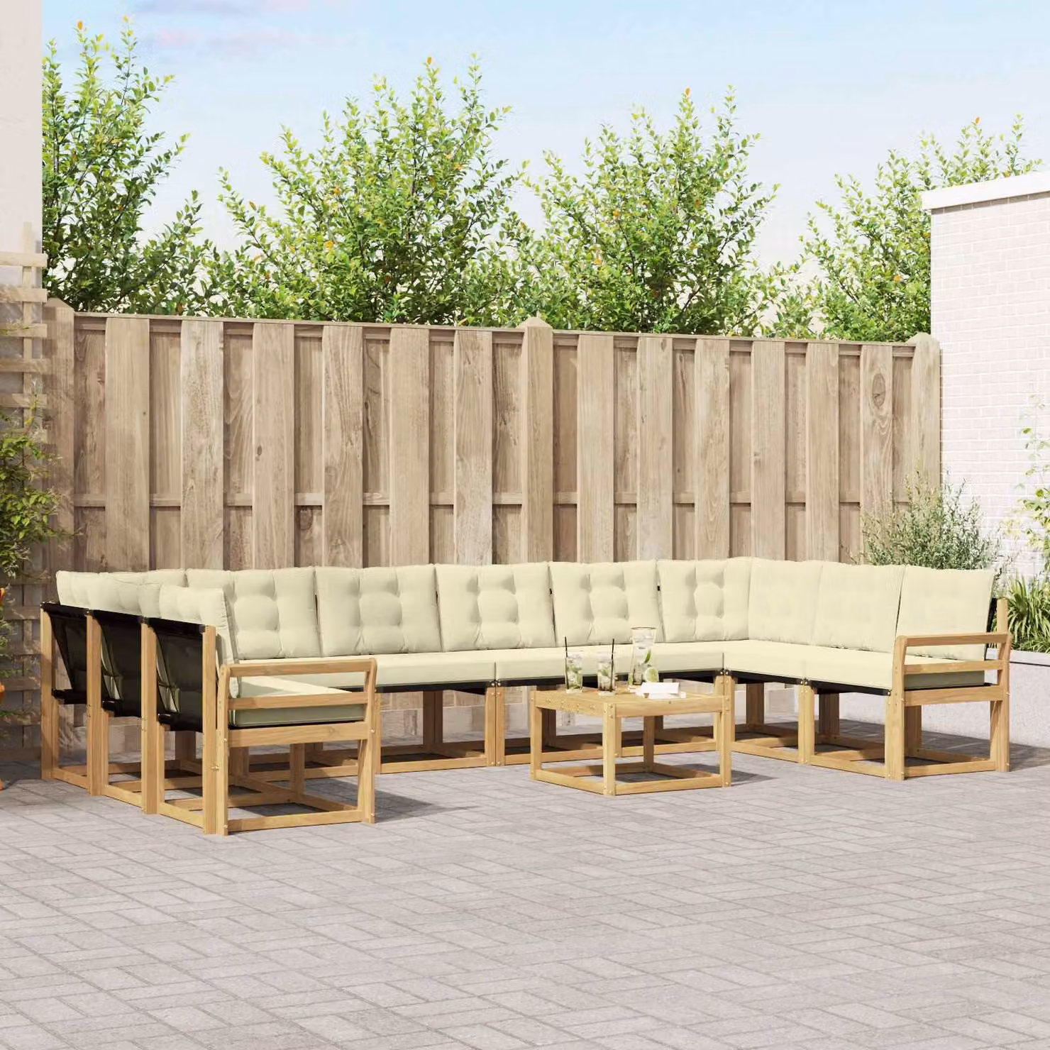 vidaXL Set di divani da esterno a L in legno di acacia con tavolino e cuscini, 11 pezzi, Bianco e Beige