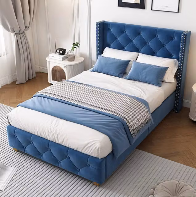 Letto imbottito ULEVR 90x200 cm in velluto blu con testiera alata, capitonn¨¦ e rete a doghe