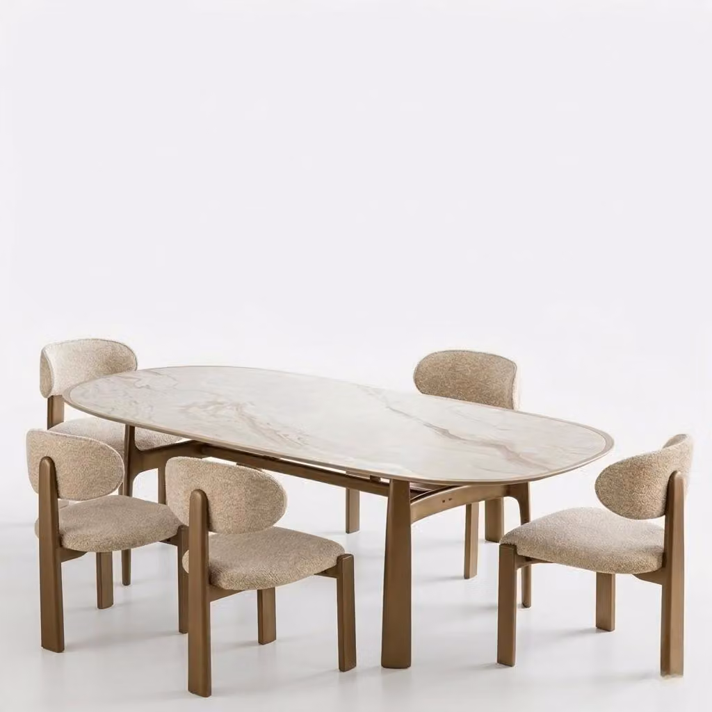 Set per sala da pranzo in stile moderno, con sedie imbottite beige e struttura in legno
