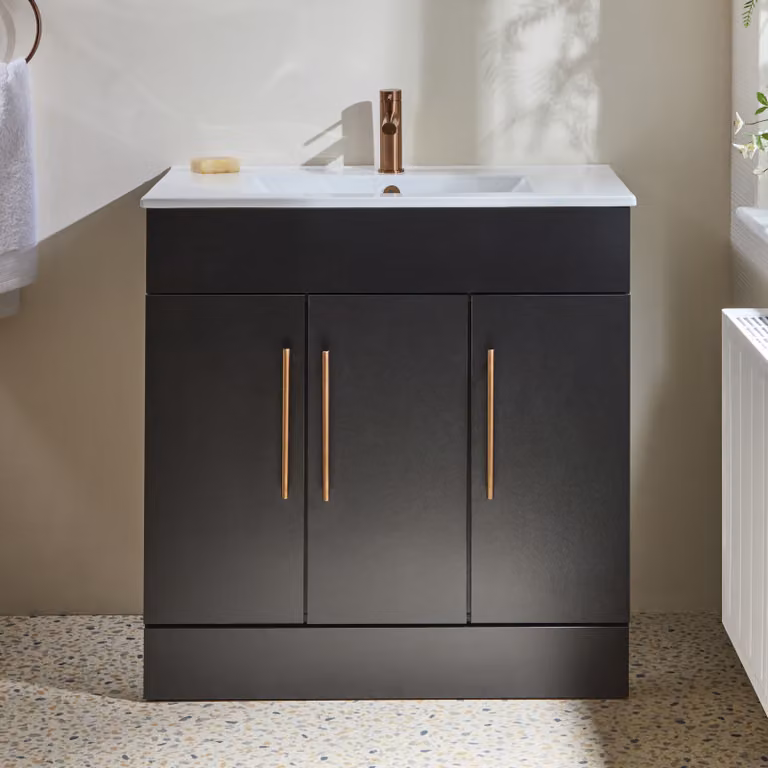 Mobile Bagno a Terra Grigio Nero da 810mm con Lavabo e Maniglie con Barra a T in Ottone Spazzolato - Cluo