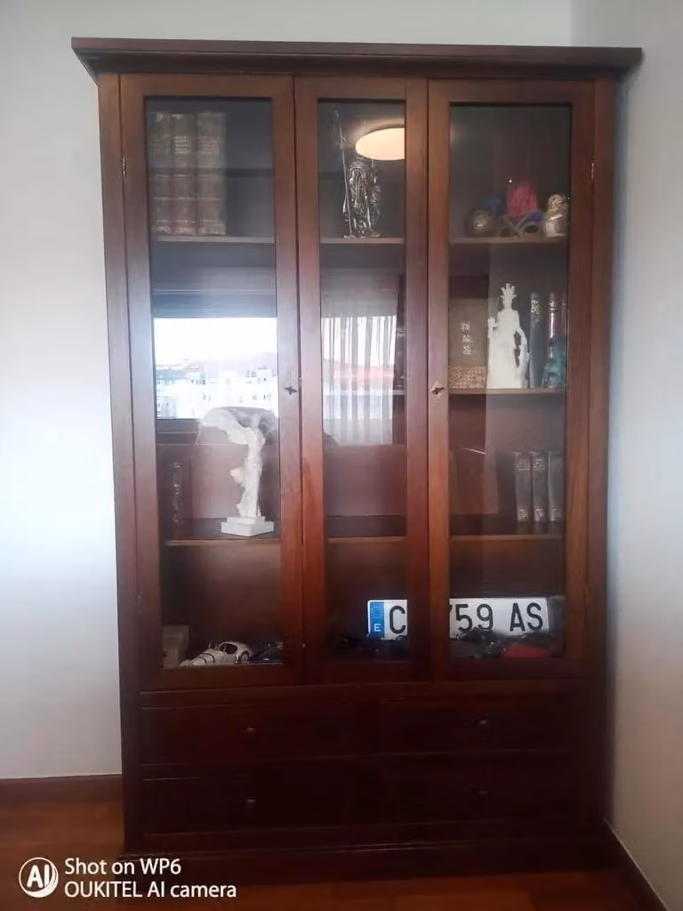 Vetrina in stile arte povera Mobili 2G con 2 porte in vetro e 4 cassetti in legno color noce L: 119 cm, P: 40 cm, H: 185 cm – 4