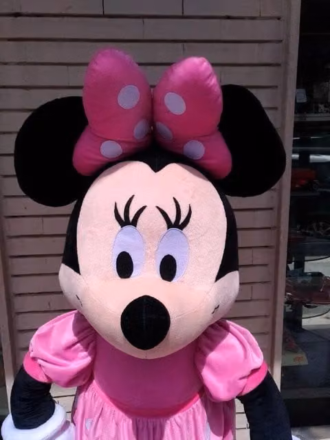 Disney Peluche Minnie Gigante con Base Rosa L: 80 cm, H: 160 cm