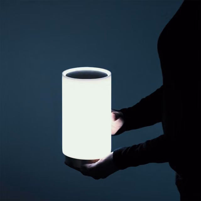 Lampada da tavolo LED Davide Groppi Bugia Battery bianca con luce calda omnidirezionale