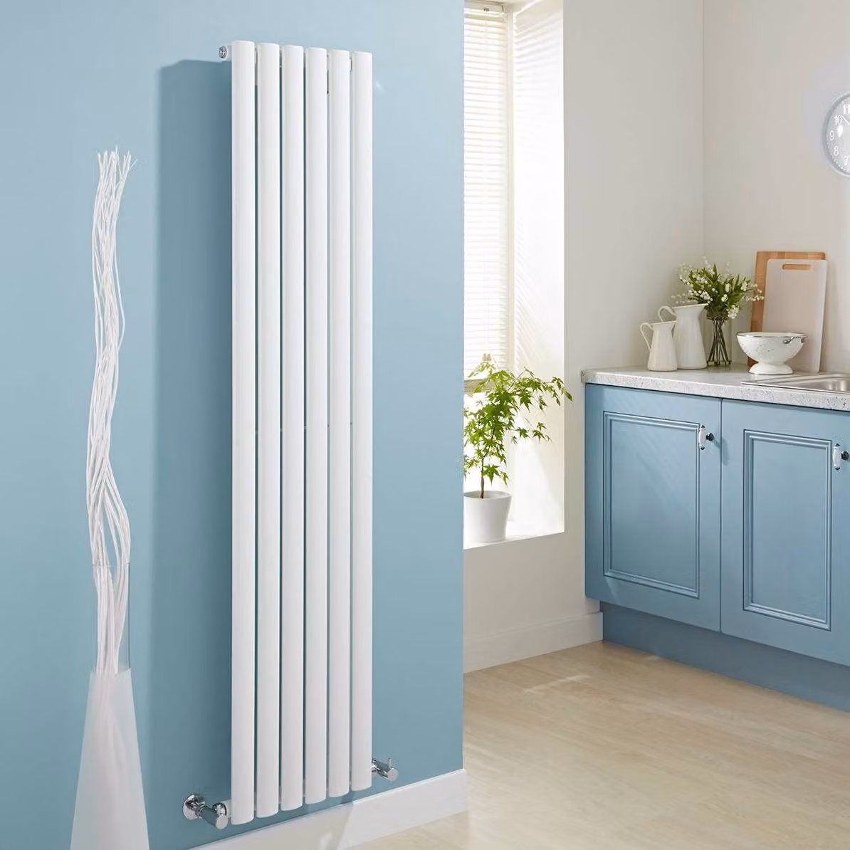 Radiatore Verticale Bianco 660W 1600x354mm - Slim salvaspazio - Design Moderno - Revive