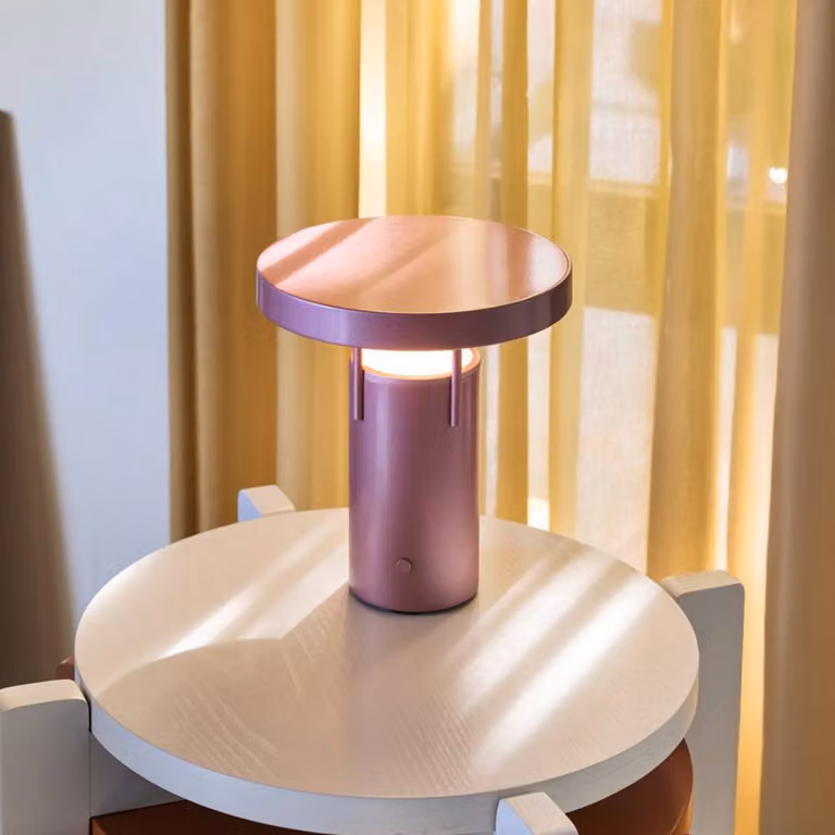 Hübsch HÜBSCH lampada LED da tavolo ricaricabile BringMe Mini, rosa metallizzato, 20 cm dimmerabile, Violetto / Fucsia / Rosa, Metallo, Moderno