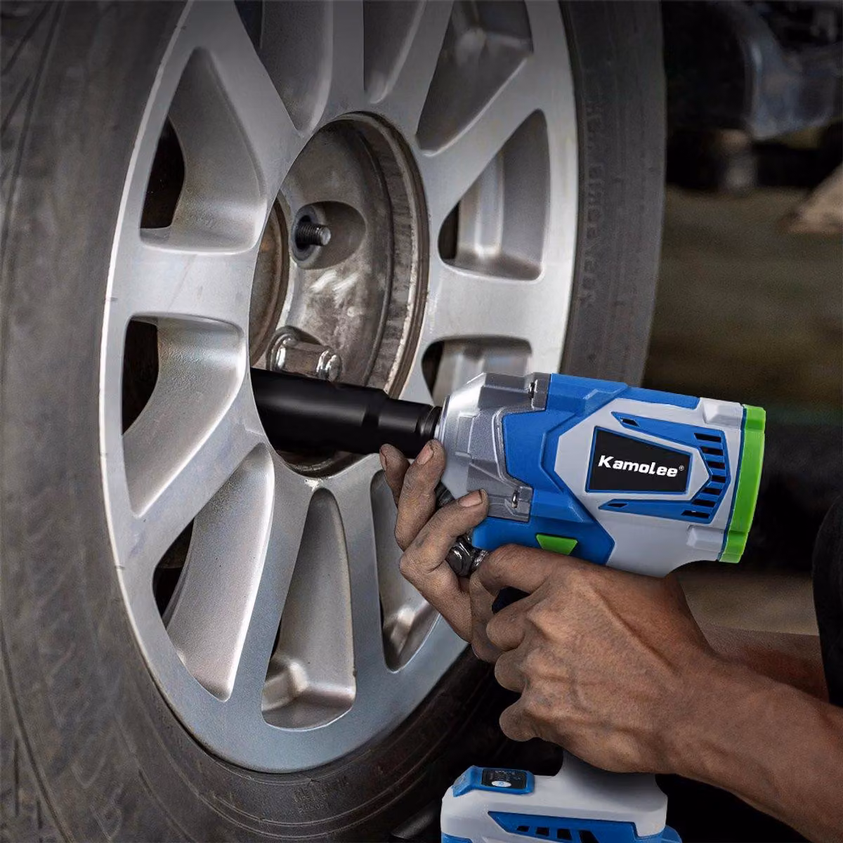 Avvitatore a impulsi elettrico – motore brushless con coppia di 1200 Nm e attacco batteria da 1/2 pollice
