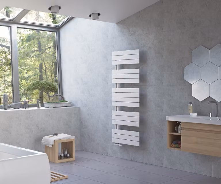 Riscaldatore da bagno XIMAX, modello P2-OPEN, asciugamano aperto, colore bianco, altezza 1720 mm, larghezza 700 mm, potenza 1153 Watt