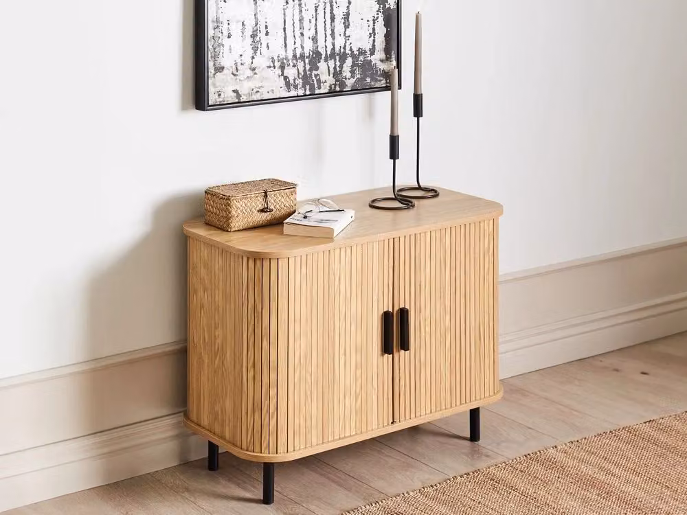 Credenza retrò BELIANI in MDF e legno pino con gambe in metallo, ideale per soggiorno o camera da letto