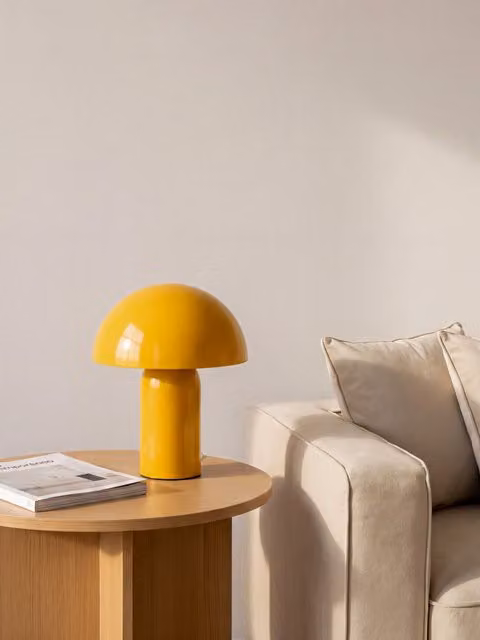 Lampada da tavolo Trip di Kenay Home, colore giallo senape, design moderno con paralume a cupola – 1