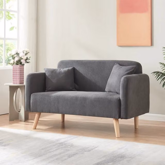 Divano a 2 posti Midt en.casa in velluto a corde grigio con braccioli e 2 cuscini, L: 132 cm, P: 80,5 cm, H: 70 cm