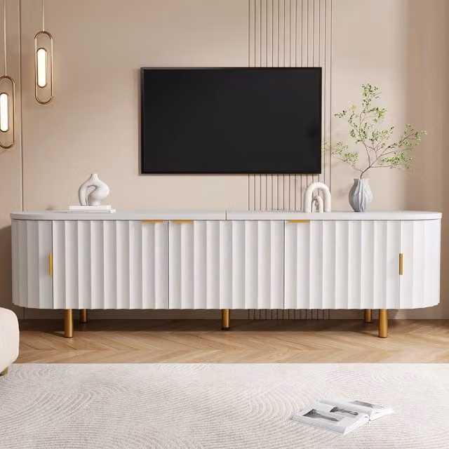 Desviae Mobile porta TV con 5 ante in MDF bianco frontali scanalati lati arrotondati piedi e maniglie in ferro 170 × 40 × 47 cm