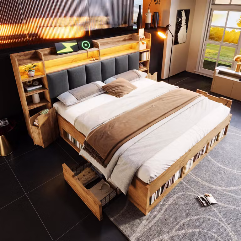 Letto matrimoniale 180x200 cm con testiera imbottita a LED, 2 comodini mobili con prese USB/Type-C e cassetti scorrevoli, rete a doghe in legno, finitura noce
