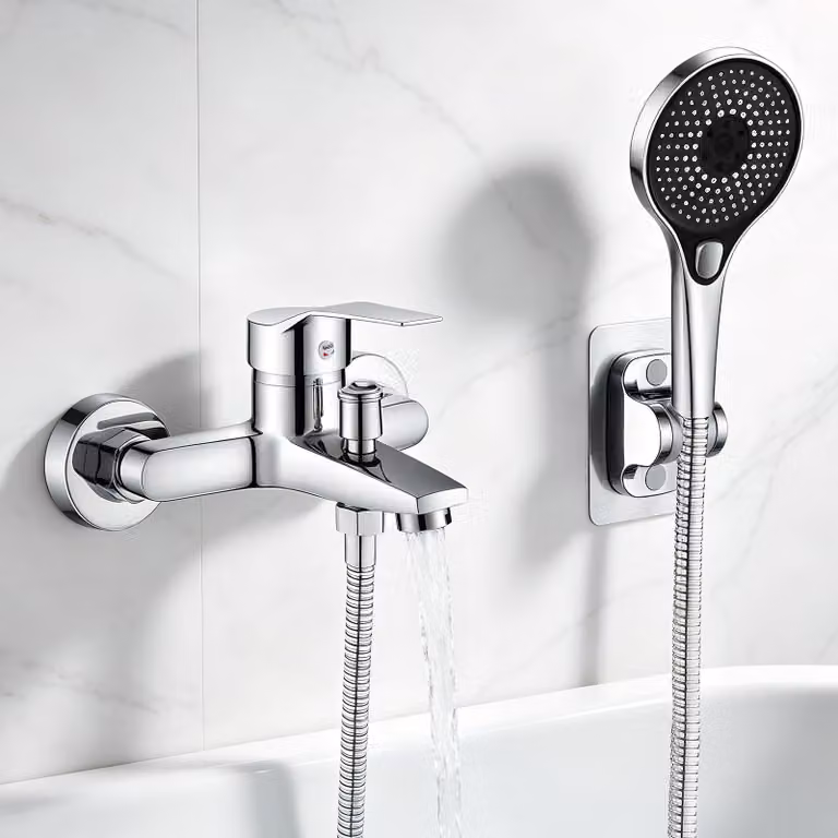 Rubinetto da bagno cromato con doccetta manuale e 3 funzioni