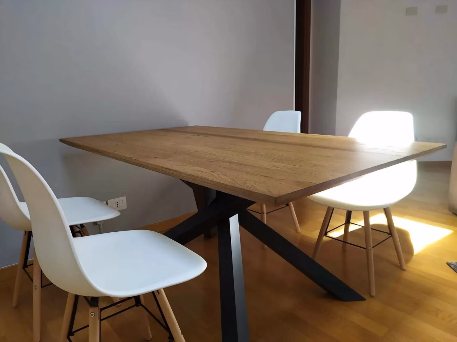 Tavolo fisso Big Table in rovere massello nodato e metallo di Mobili 2G, colore marrone, L: 160 cm, P: 90 cm, H: 75 cm – 1