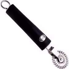 Taglia pasta Twist SQUEEZE 1707 Ghidini Cipriano in metallo e acciaio inossidabile colore nero