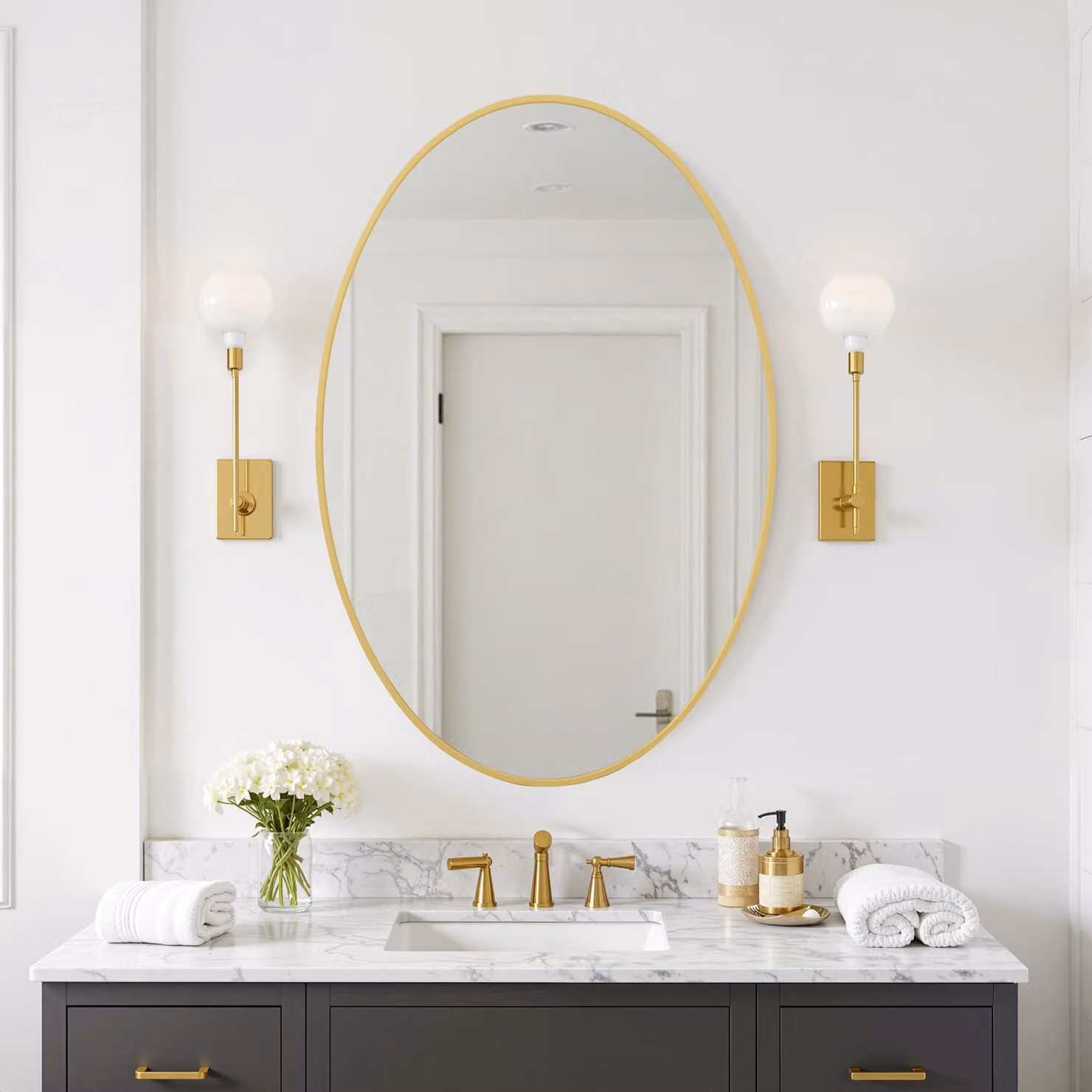 Specchio da parete ovale, 61x91 cm, con cornice in alluminio dorato