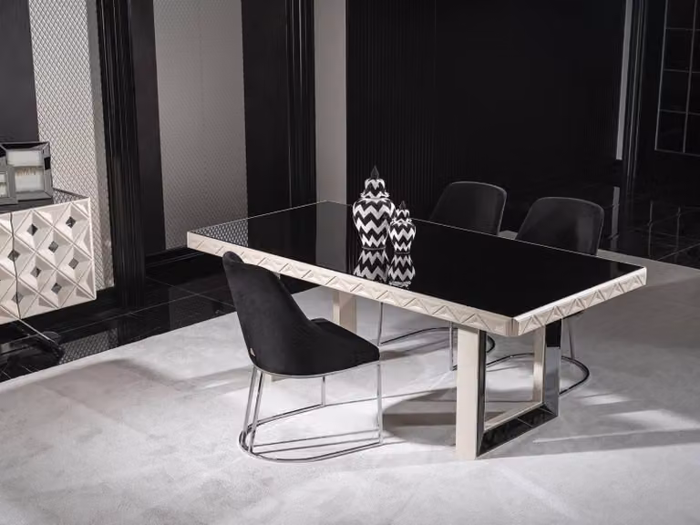 Elegantes Weißes Esstisch- und Stuhl-Set aus Holz und Metall