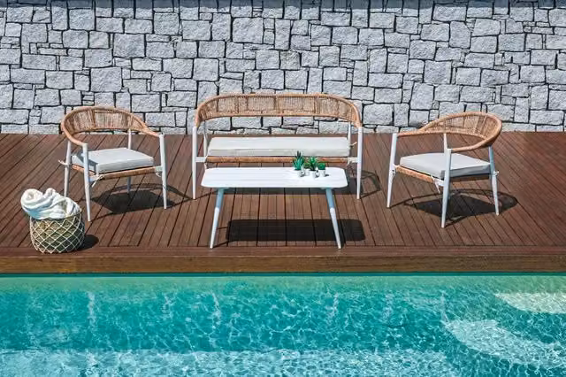 Set Salotto da Giardino Milano GIORDANOSHOP in Alluminio Bianco con Divano, 2 Poltrone, Tavolino e Cuscini Ecrù