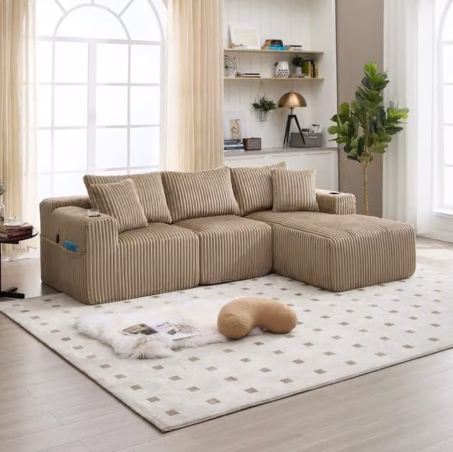 Divano modulare con chaise longue e 2 posti in velluto a coste kaki; 5 cuscini e portabevande