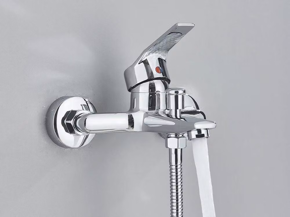 Miscelatore per vasca da bagno - Montaggio a parete. Miscelatore per vasca - Miscelatore monocomando - Acqua calda e fredda - Cartuccia in Vetroceramica - Doccetta manuale - Cromato