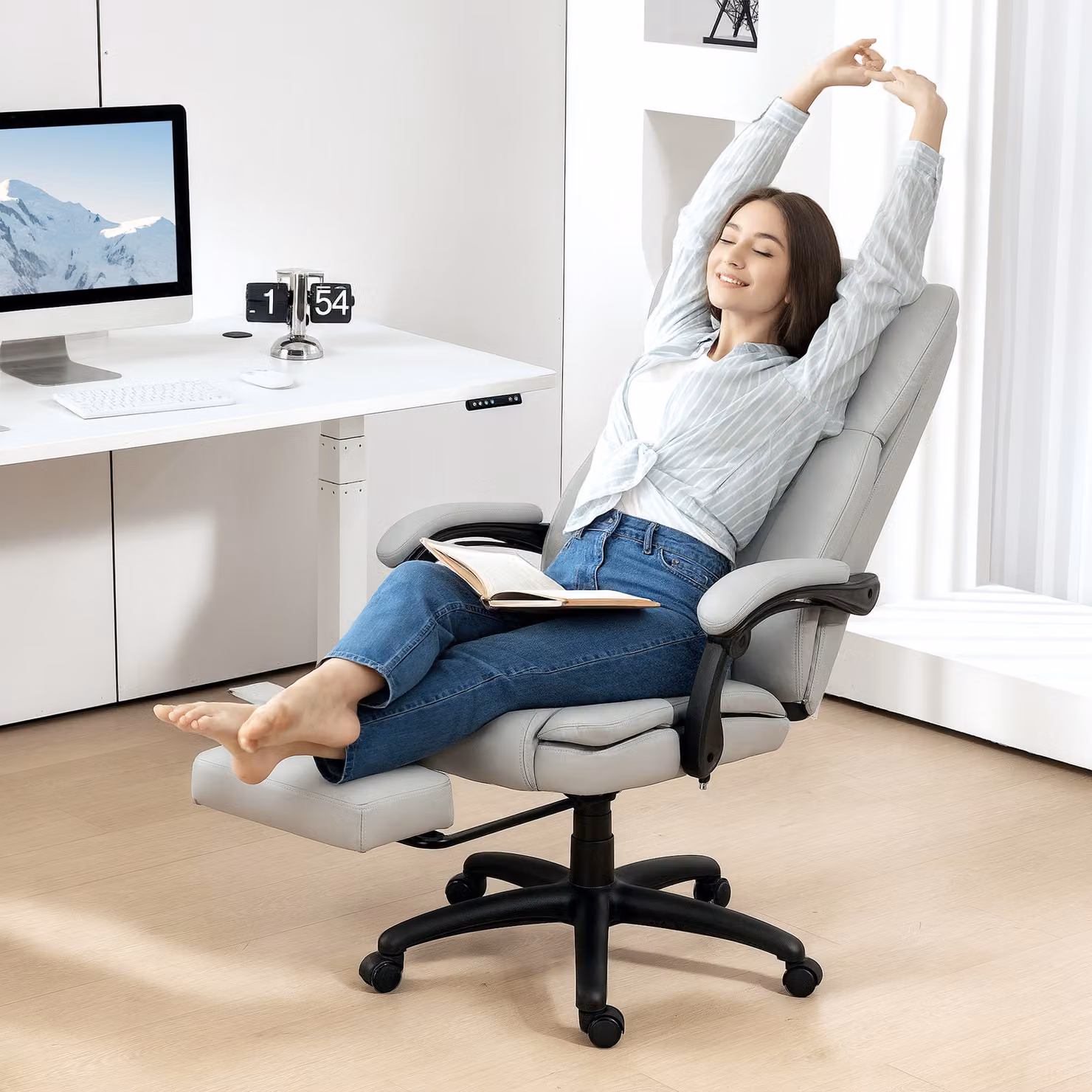 Sedia girevole ergonomica Vinsetto con poggiapiedi, poggiatesta e funzione massaggio, Grigio chiaro, L/P/H: 68,5 x 68,5 x 113-121 cm – 2