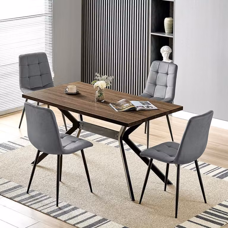 Tavolo da pranzo con 4 sedie, dimensioni 140x80 cm, struttura in legno, piano in velluto grigio scuro, gambe in metallo nero