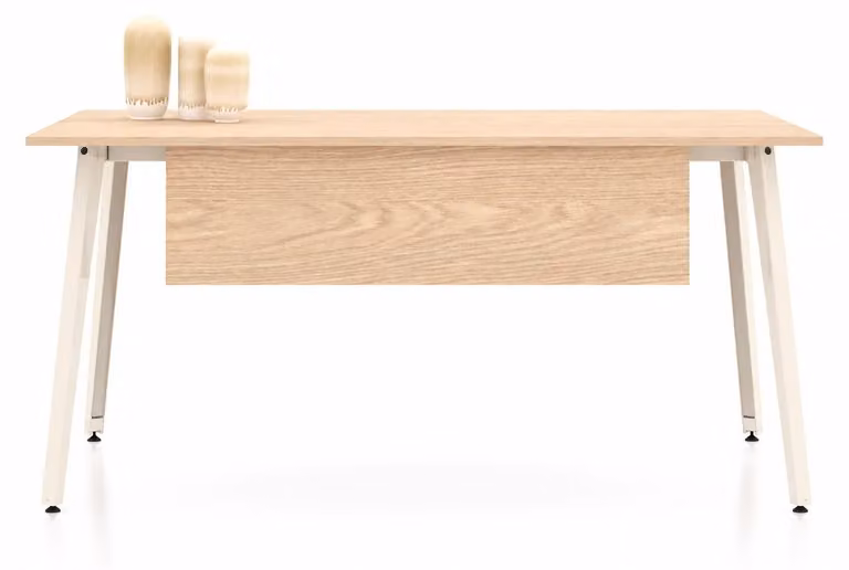 Scrivania di alta qualità, beige-bianca. Elegante scrivania per computer