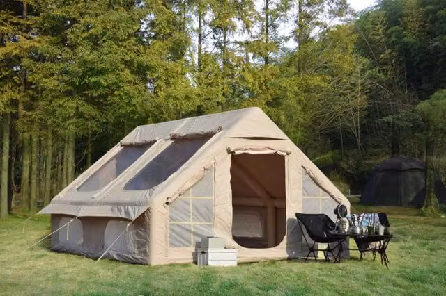 Tenda da campeggio gonfiabile per 7-8 persone in poliestere beige