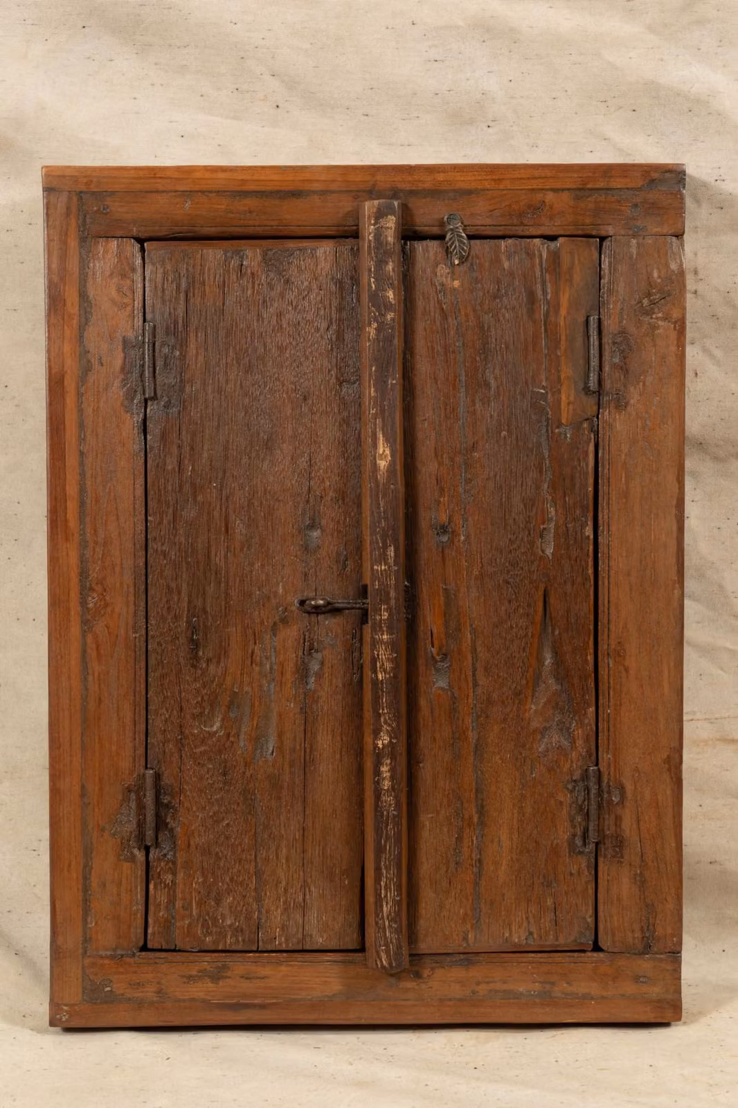 Finestra in teak massello, restaurata, dimensioni 51,5 x 6,5 x 64,5 cm