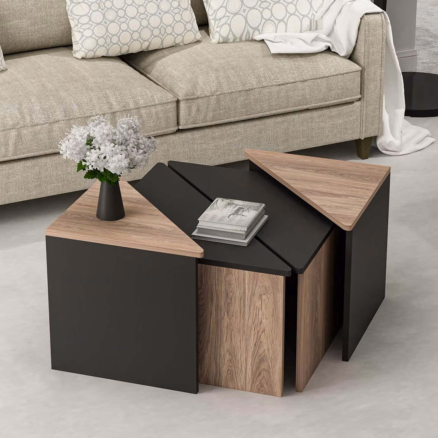 Tavolino Frederikshavn Tavolo da soggiorno Set di 4 tavolini triangolari in rovere nero Tavolo da divano