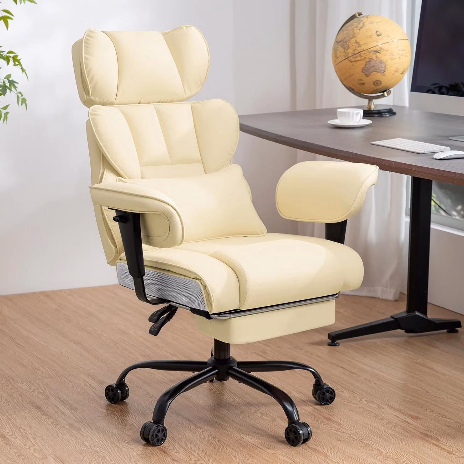 Sedia da ufficio con capacità di carico di 200 kg - Sedia ergonomica da ufficio per dirigenti - Rivestita in ecopelle - Con poggiapiedi - Schienale e braccioli regolabili - Rotella per la mobilità - Colore marrone chiaro