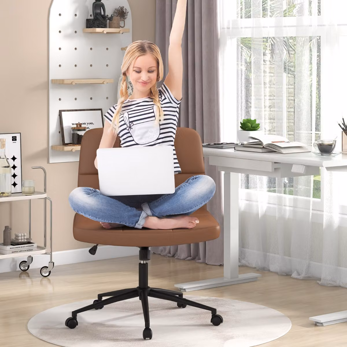 Sedia da ufficio moderna Costway con ruote e seduta a U in pelle PU marrone per home office