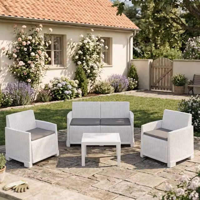 Set Salotto da Esterno Atrito DMORA Bianco con Divano a 2 Posti, Poltrone e Tavolino da Giardino in Rattan e Tessuto Impermeabile
