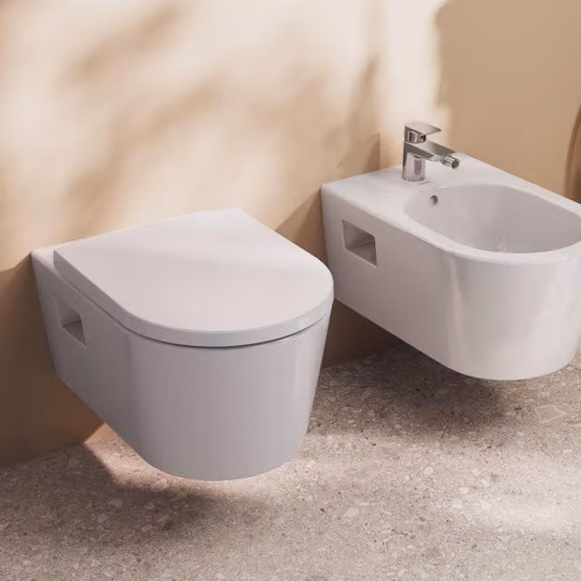 Vaso WC sospeso Hansgrohe elupura original s in ceramica bianca con tecnologia rimless e sedile incluso L: 36 cm, P: 54 cm, H: 32 cm