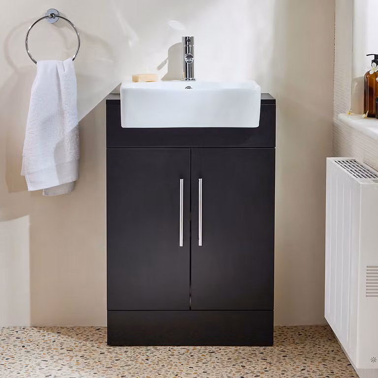 Mobile Bagno a Terra Grigio Nero da 550mm con Lavabo e Maniglie con Barra a T Cromate - Cluo