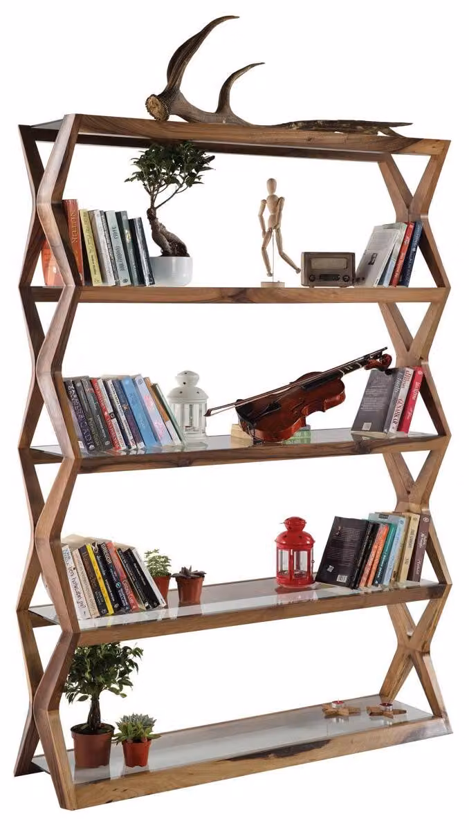 Elegantes braunes Holzregal für moderne Verkaufsräume