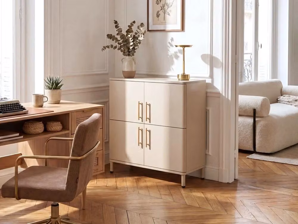 Credenza Beliani in metallo beige con dettagli dorati e finitura opaca per soggiorno o camera da letto – 2