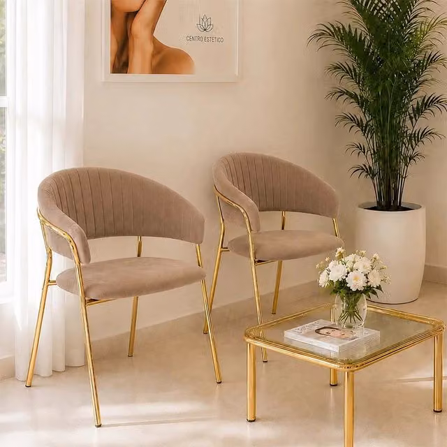 Set da 2 sedie da sala da pranzo Aurelia in velluto grigio tortora con gambe in metallo dorato lucido