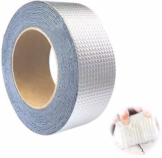 NASTRO BITUMINOSO ADESIVO, resistente all'acqua, 50mm x 10m - Autoadesivo - Forte adesivo - Resistente agli agenti chimici - Ideale per riparazioni di infiltrazioni sul tetto - Per sigillare fessure e giunture - Nastro sigillante
