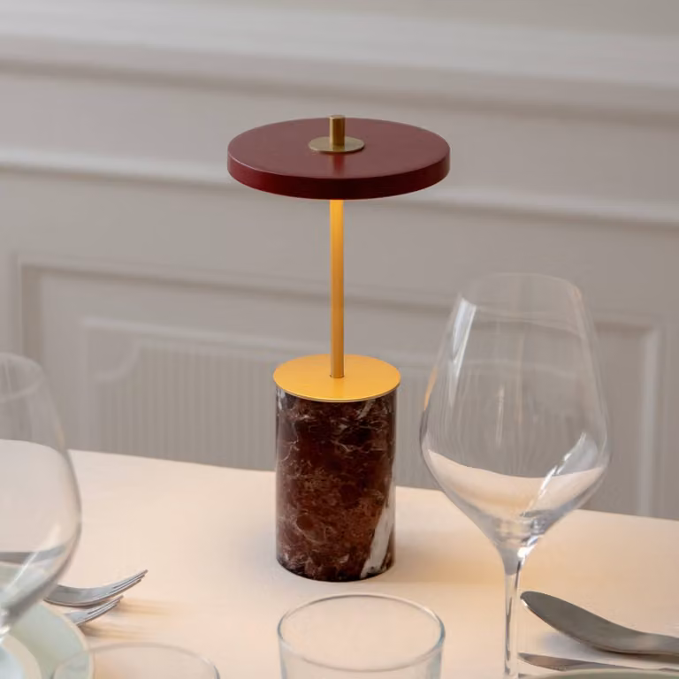 UMAGE Lampada LED da tavolo ricaricabile Asteria Move Mini, rosso, 26 cm IP44 dimmerabile, Rosso, Soggiorno / Sala da pranzo, Pietra, Design